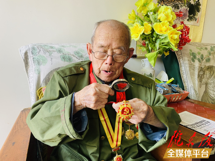【光榮在黨50年】徐連江：“永遠(yuǎn)跟黨走，永遠(yuǎn)都愛國！”