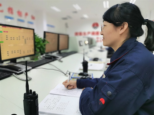 “長(zhǎng)腿金花”吳婷轉(zhuǎn)數(shù)快_副本.jpg