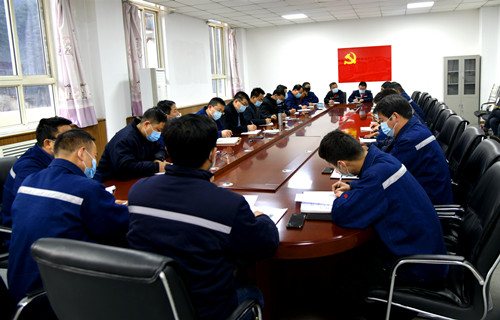 參加調(diào)度會(huì)議_副本.jpg