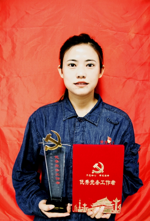 何婷.JPG