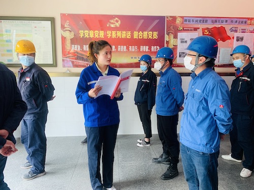 班前會(huì)宣講黨史.jpg