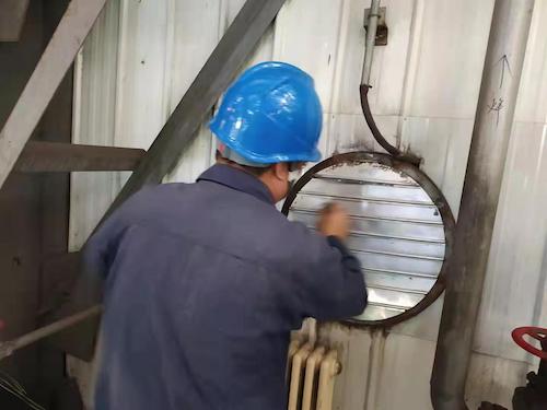 用鋼絲球清洗壓縮風機葉片.jpg