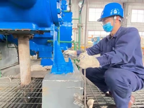 壓縮機底座刷漆.jpg