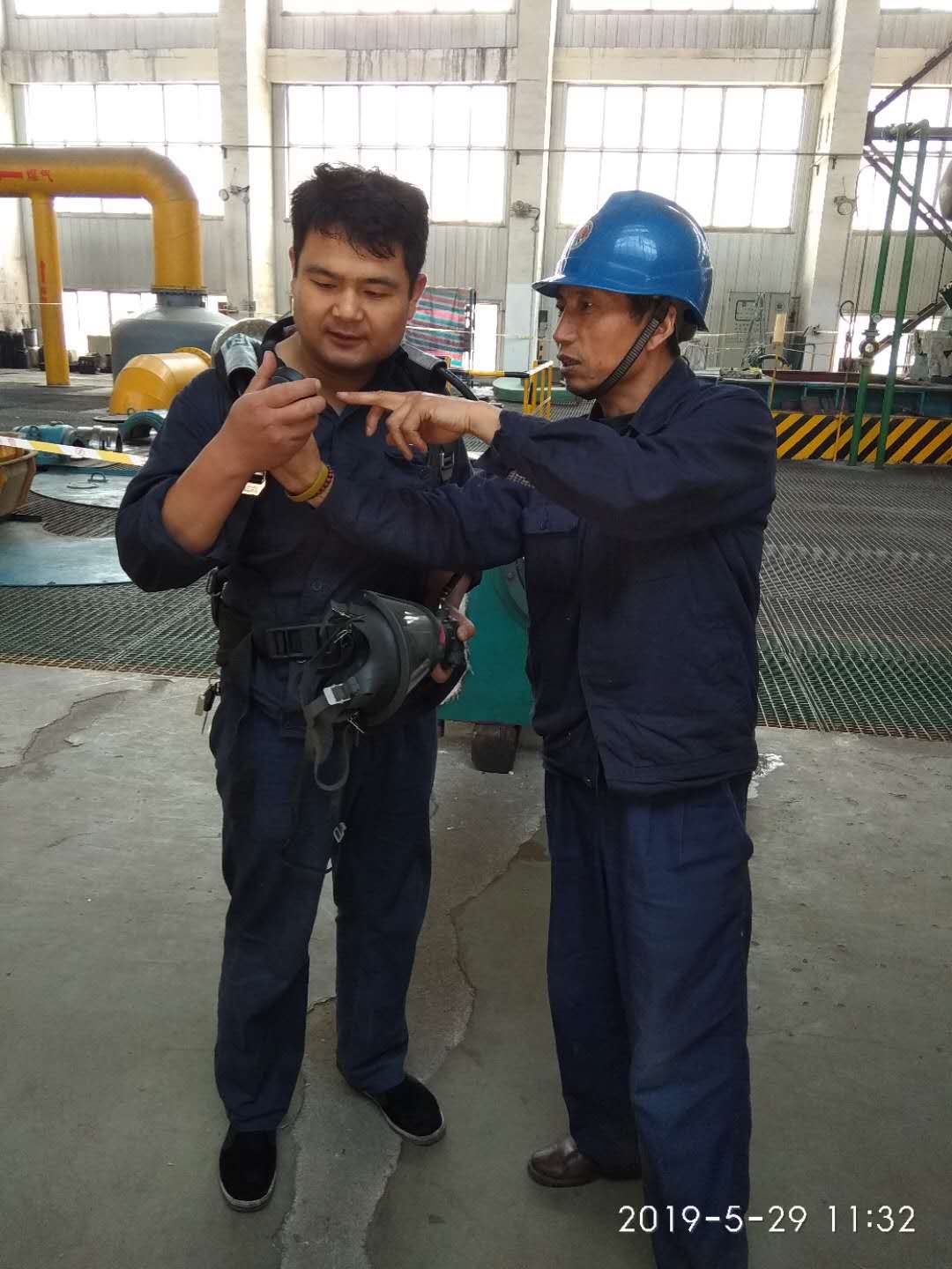 初入醇氨車(chē)間1.jpg